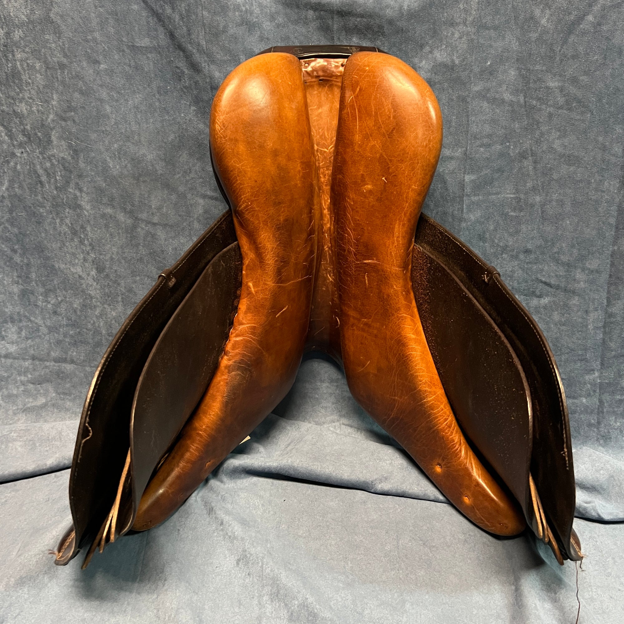 15" Beval Close Contact Saddle (#734)