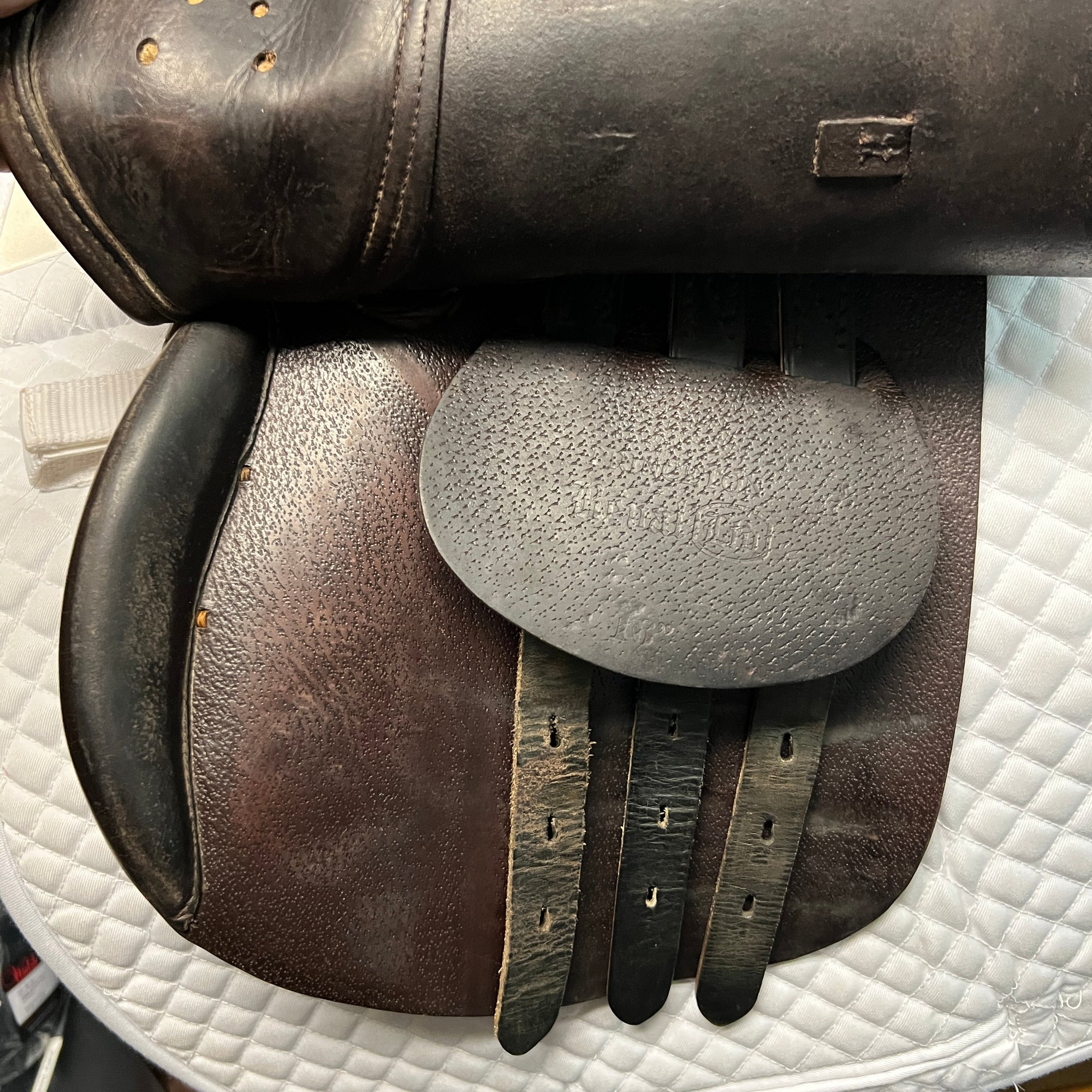 15" Beval Close Contact Saddle (#734)