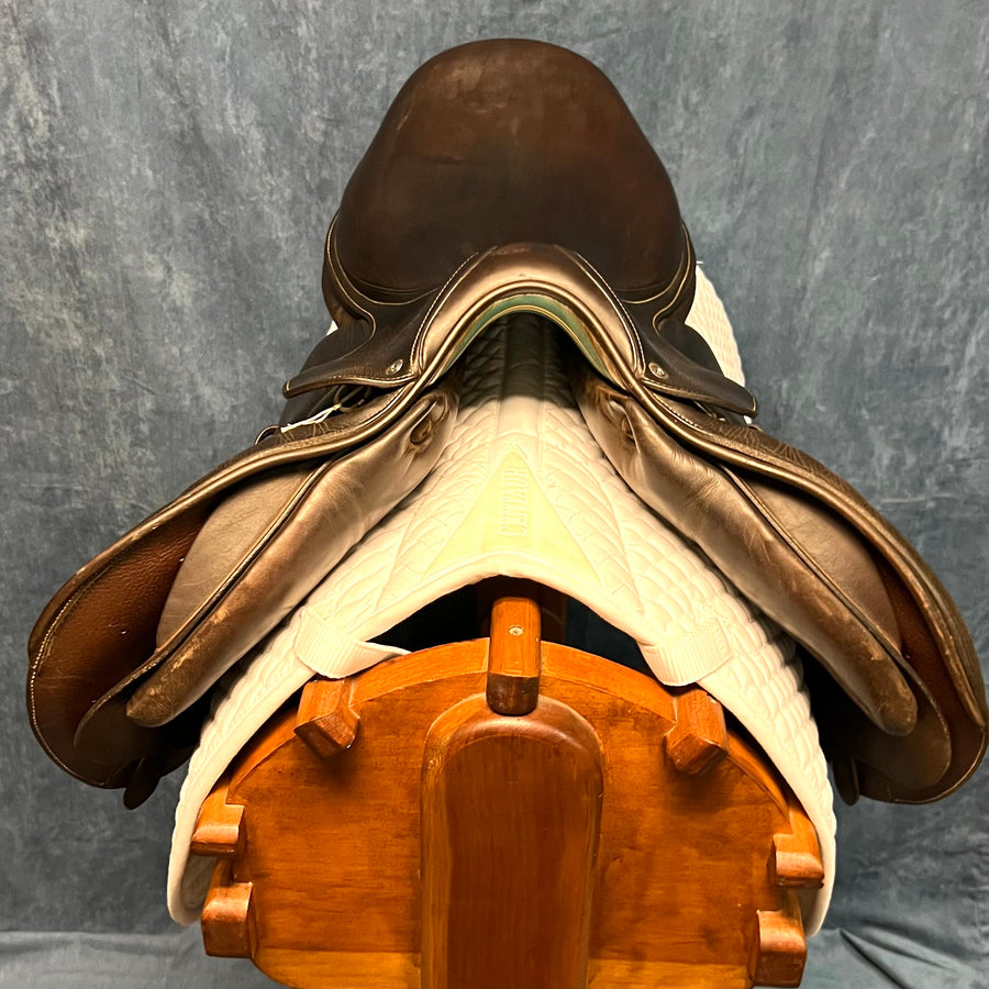 17.5" Voltaire Stuttgart Close Contact Saddle (#779)