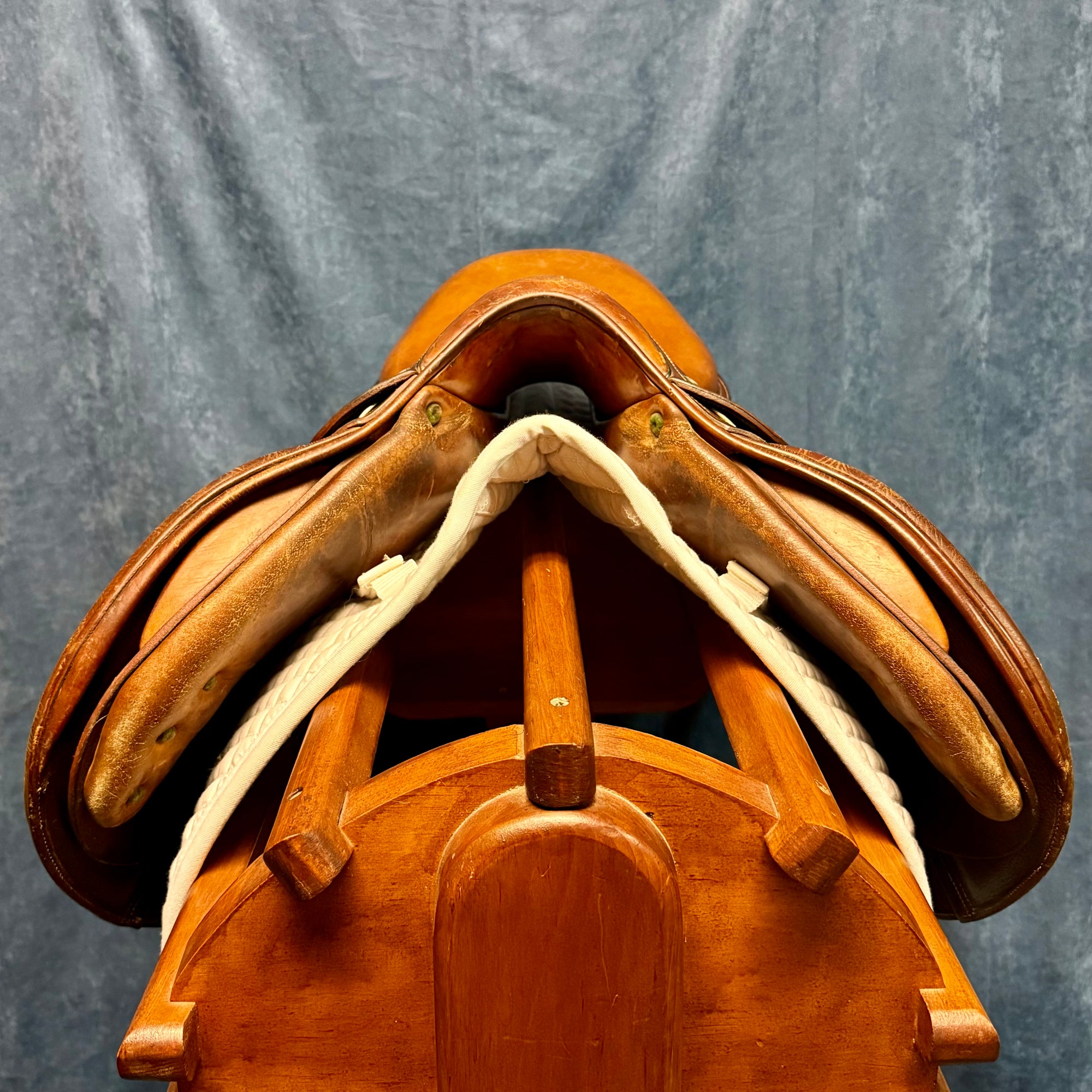16.5" Devoucoux Close Contact Saddle (#776)