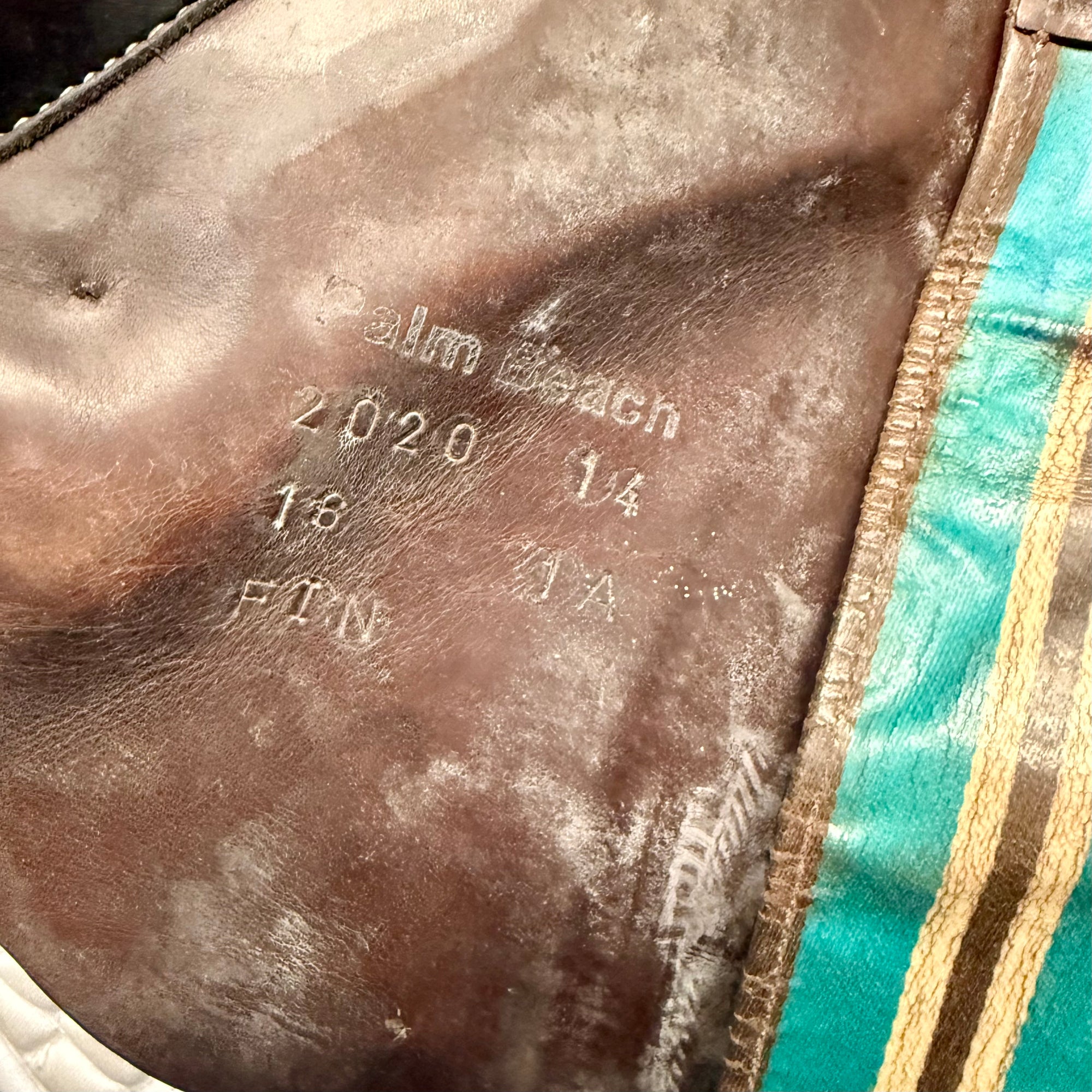 16" Voltaire Palm Beach Close Contact Saddle (#821)