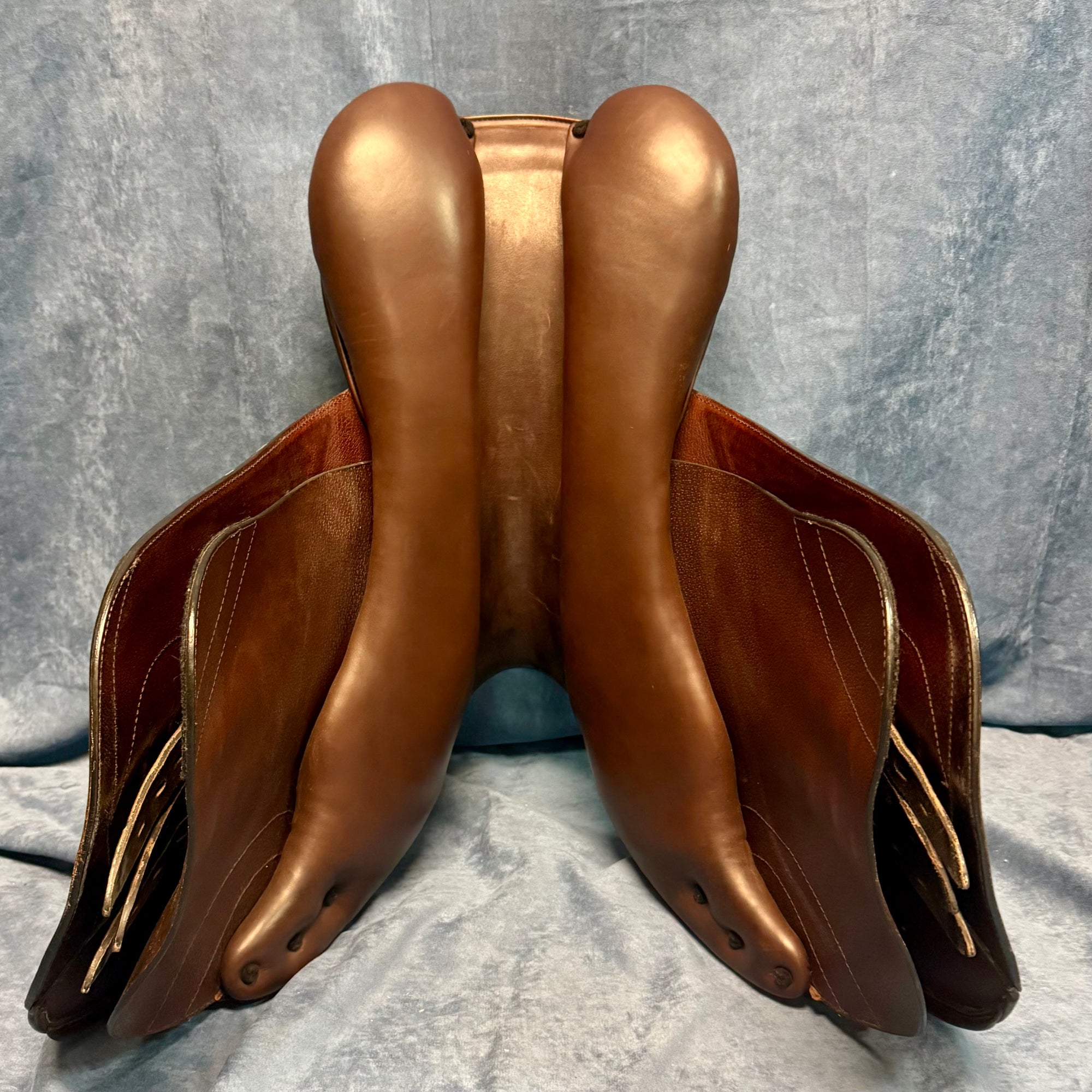 17" Equiline E4 Close Contact Saddle (#826)