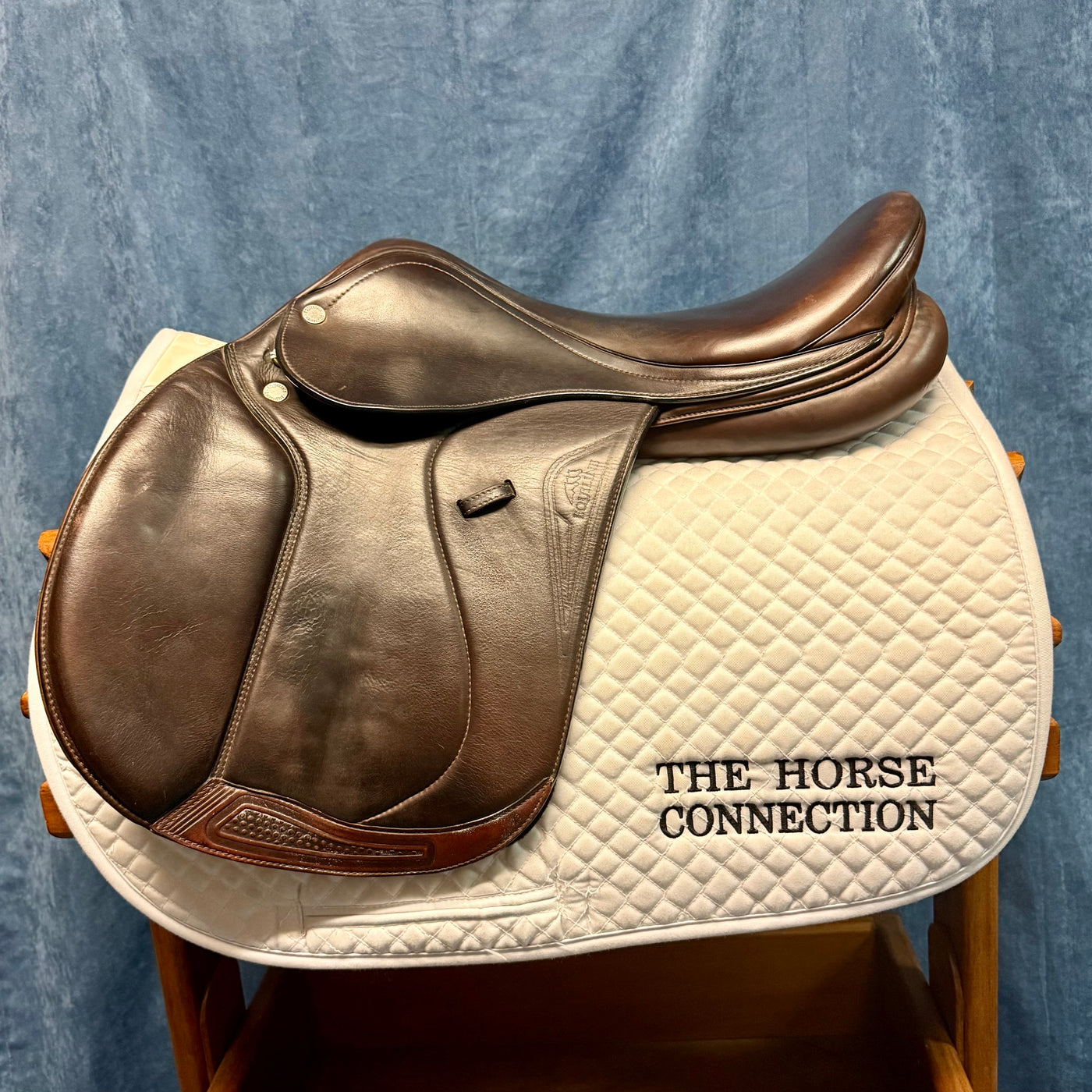 17" Equiline E4 Close Contact Saddle (#826)