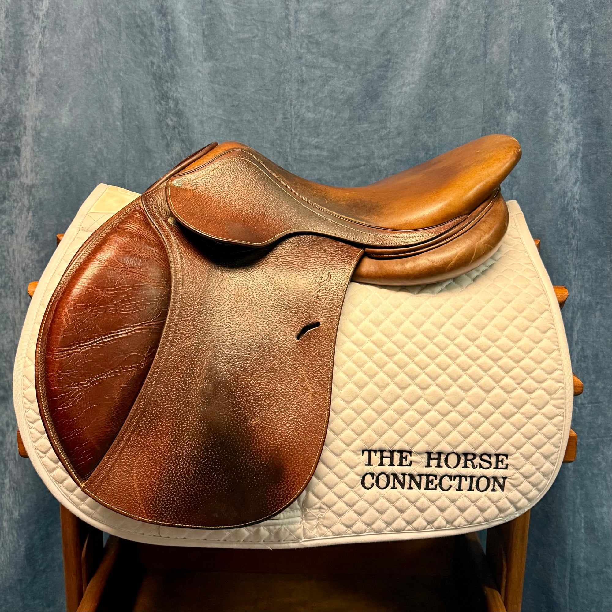 17" Antares Close Contact Saddle (#828)