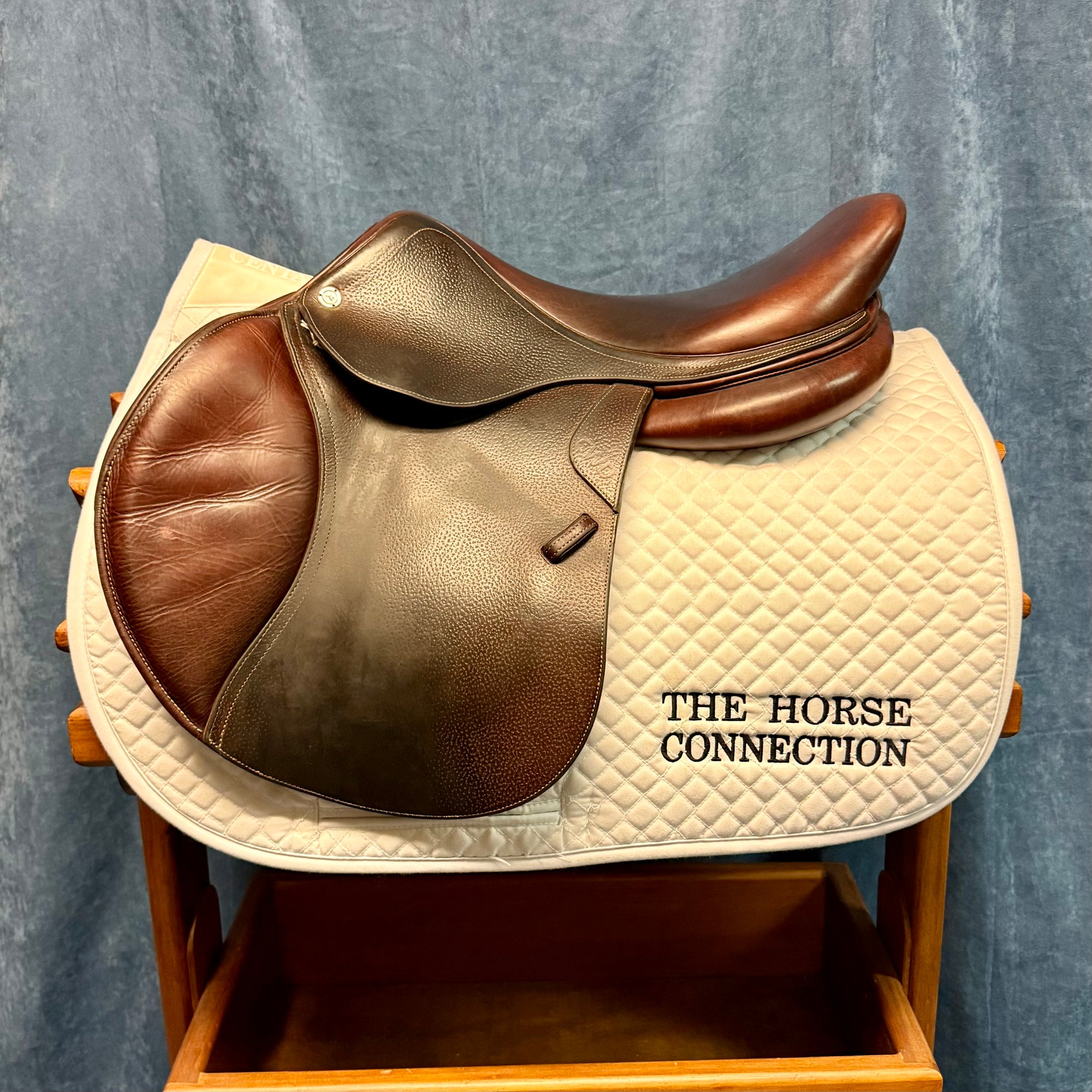 17.5" CWD SE02 Close Contact Saddle (#829)