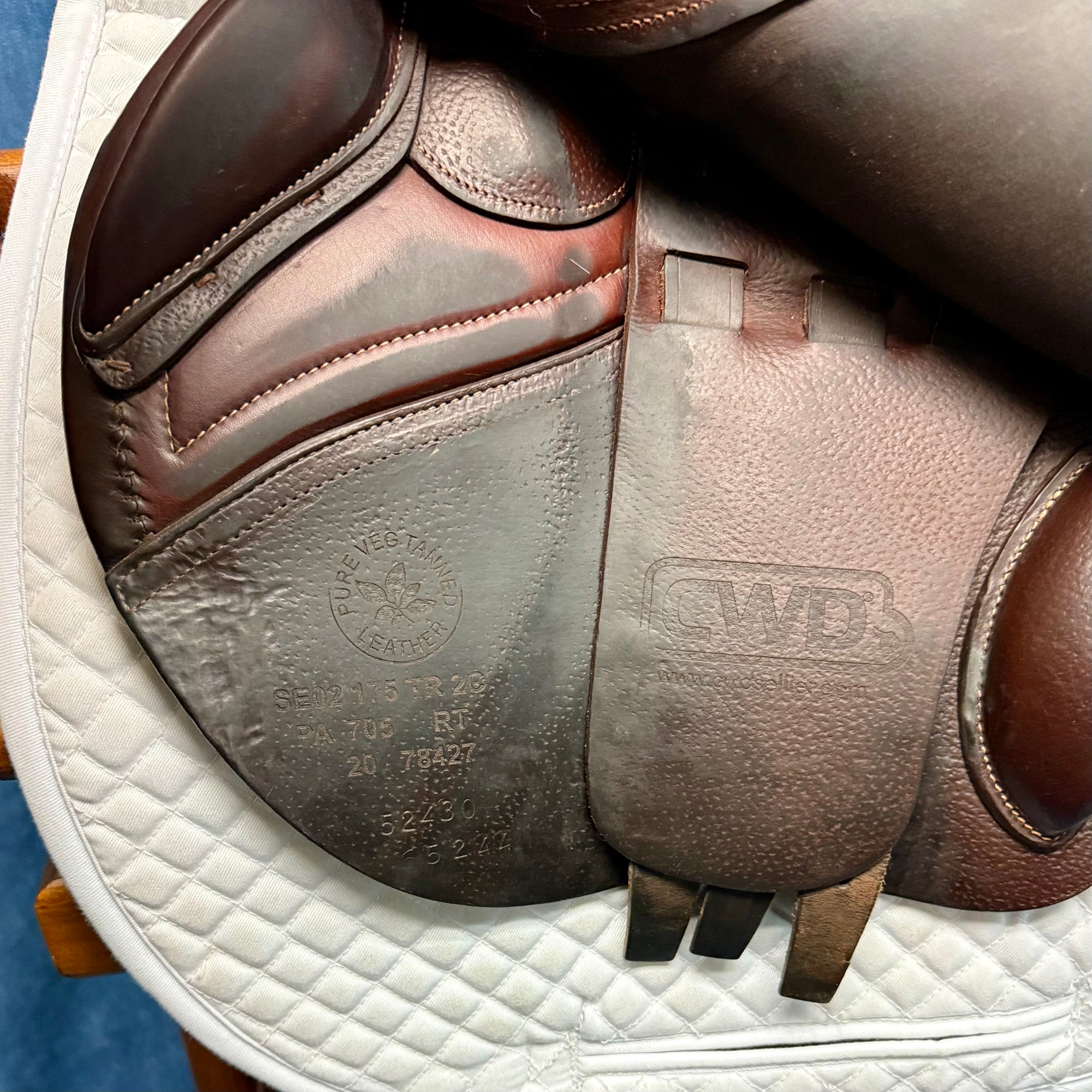 17.5" CWD SE02 Close Contact Saddle (#829)