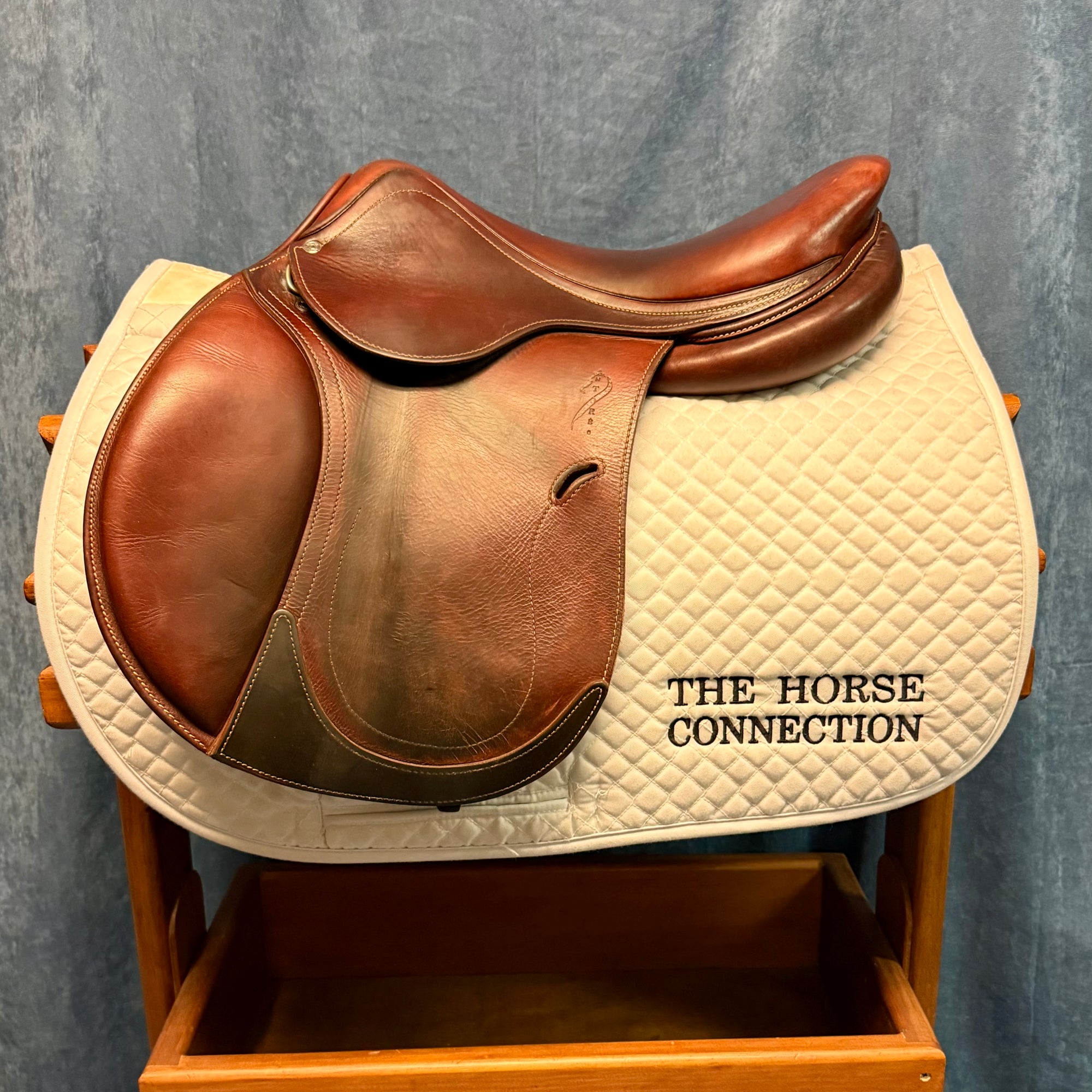 17" Antares Close Contact Saddle (#819)