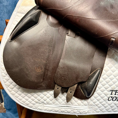 17" Devoucoux Close Contact Saddle (#815)