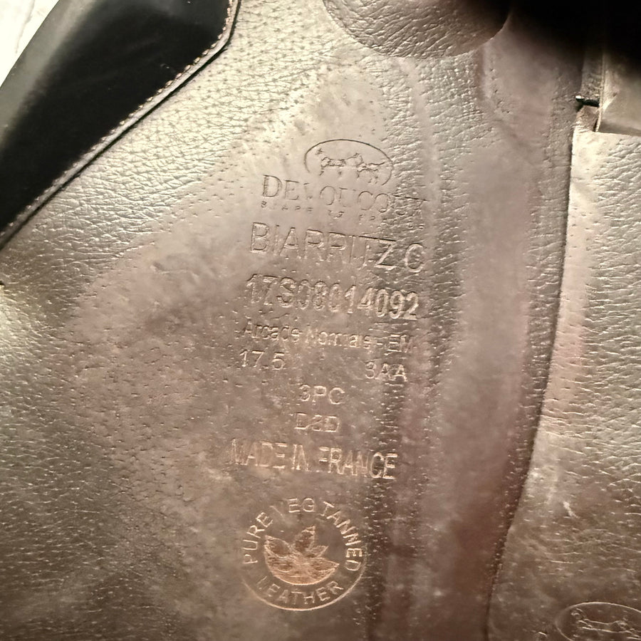 17" Devoucoux Close Contact Saddle (#815)