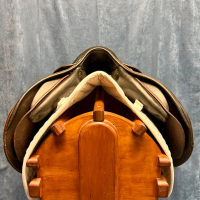 17" Devoucoux Close Contact Saddle (#815)