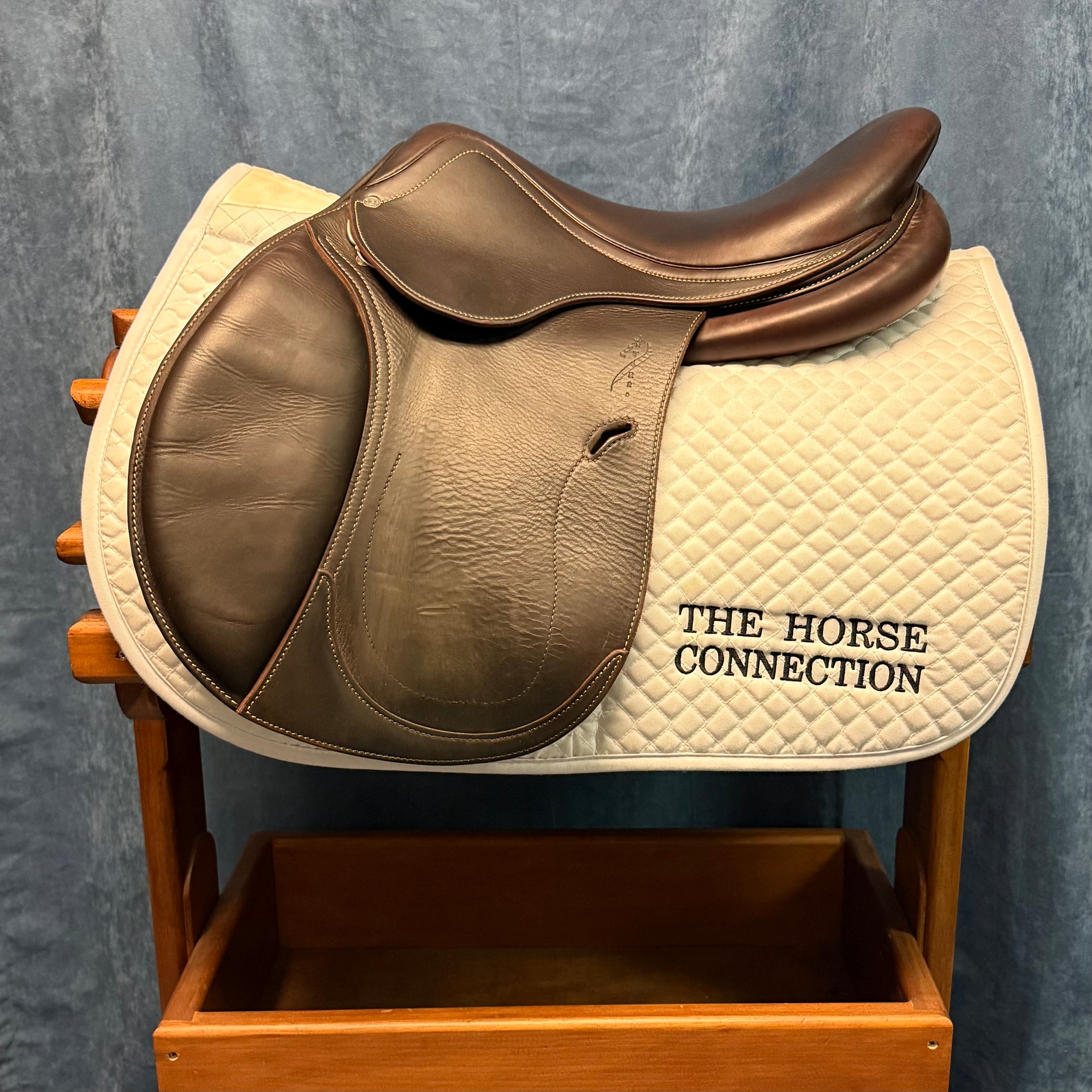 17.5" Antares Connextion Close Contact Saddle (#833)