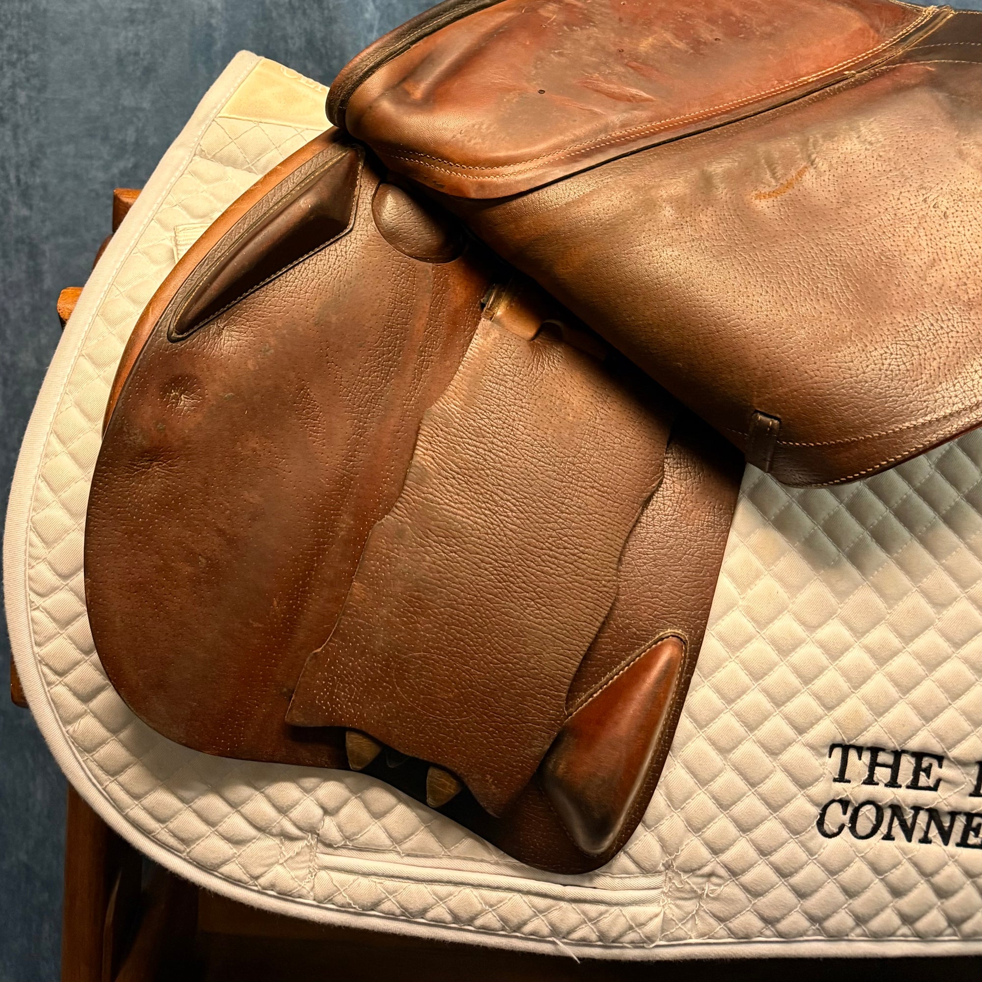 17.5" Devoucoux Biarritz Close Contact Saddle (#732)
