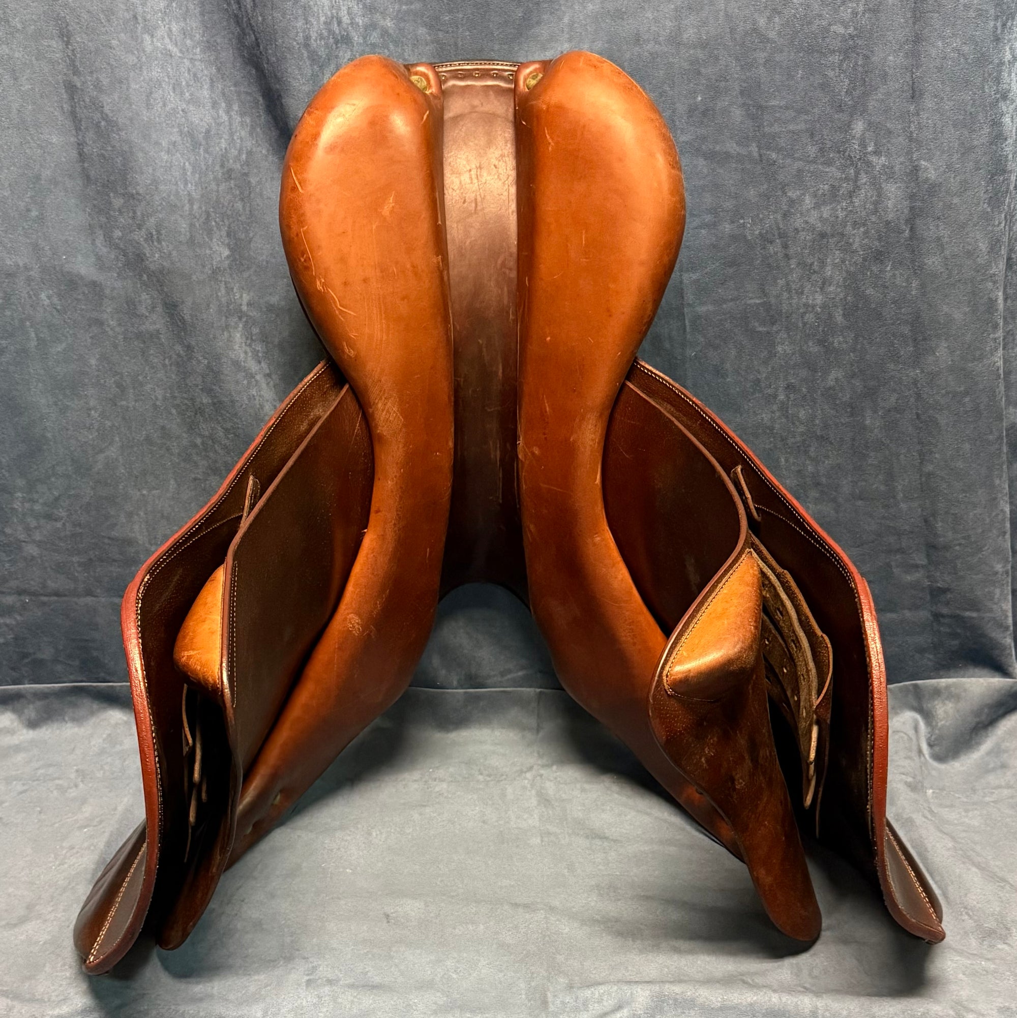 17.5" Devoucoux Biarritz Close Contact Saddle (#732)