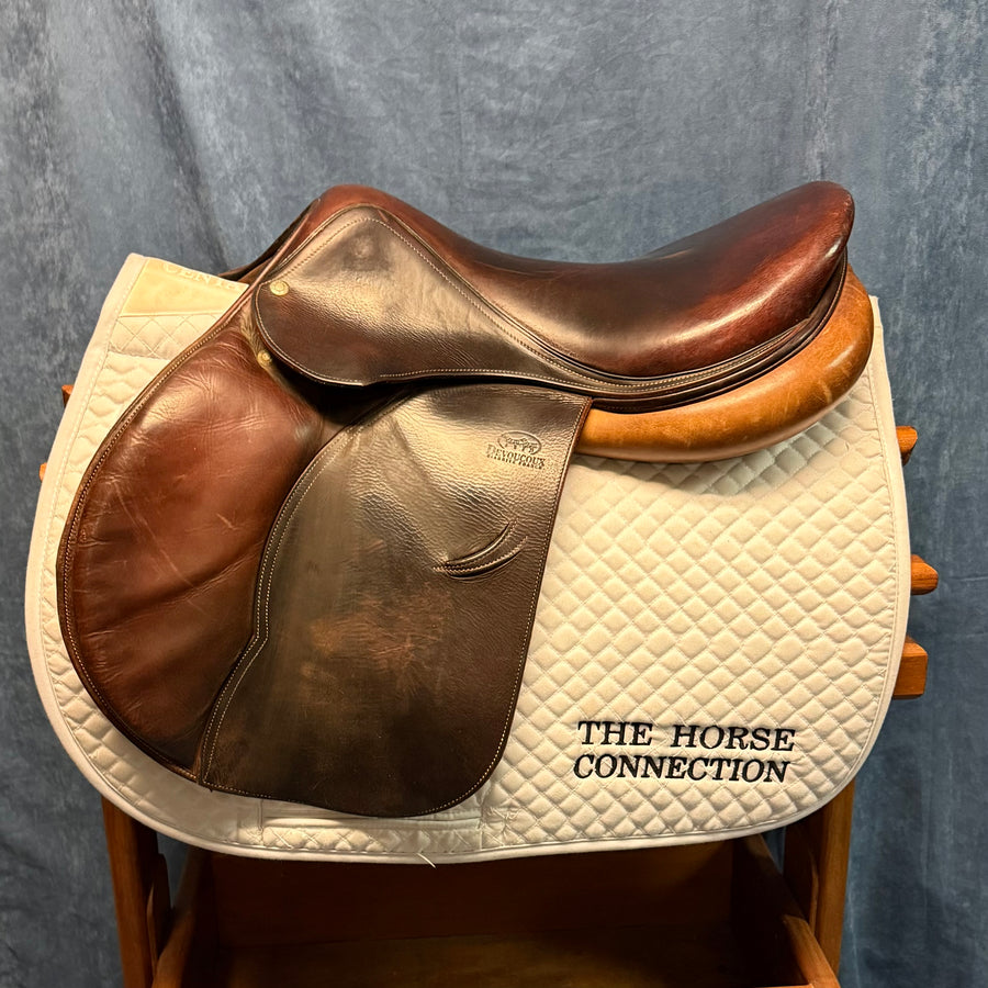 17.5" Devoucoux Oldara Close Contact Saddle (#835)