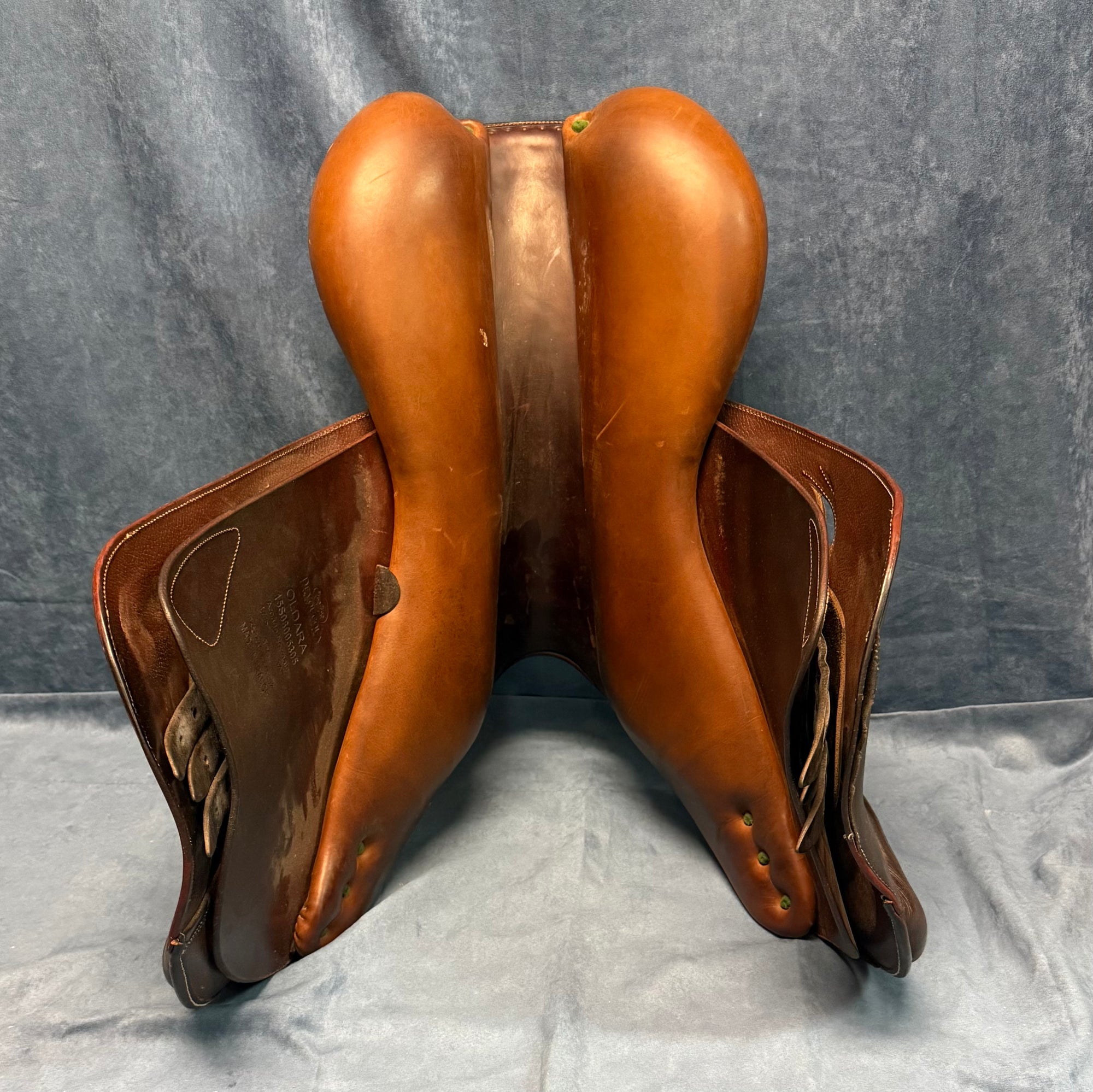 17.5" Devoucoux Oldara Close Contact Saddle (#835)