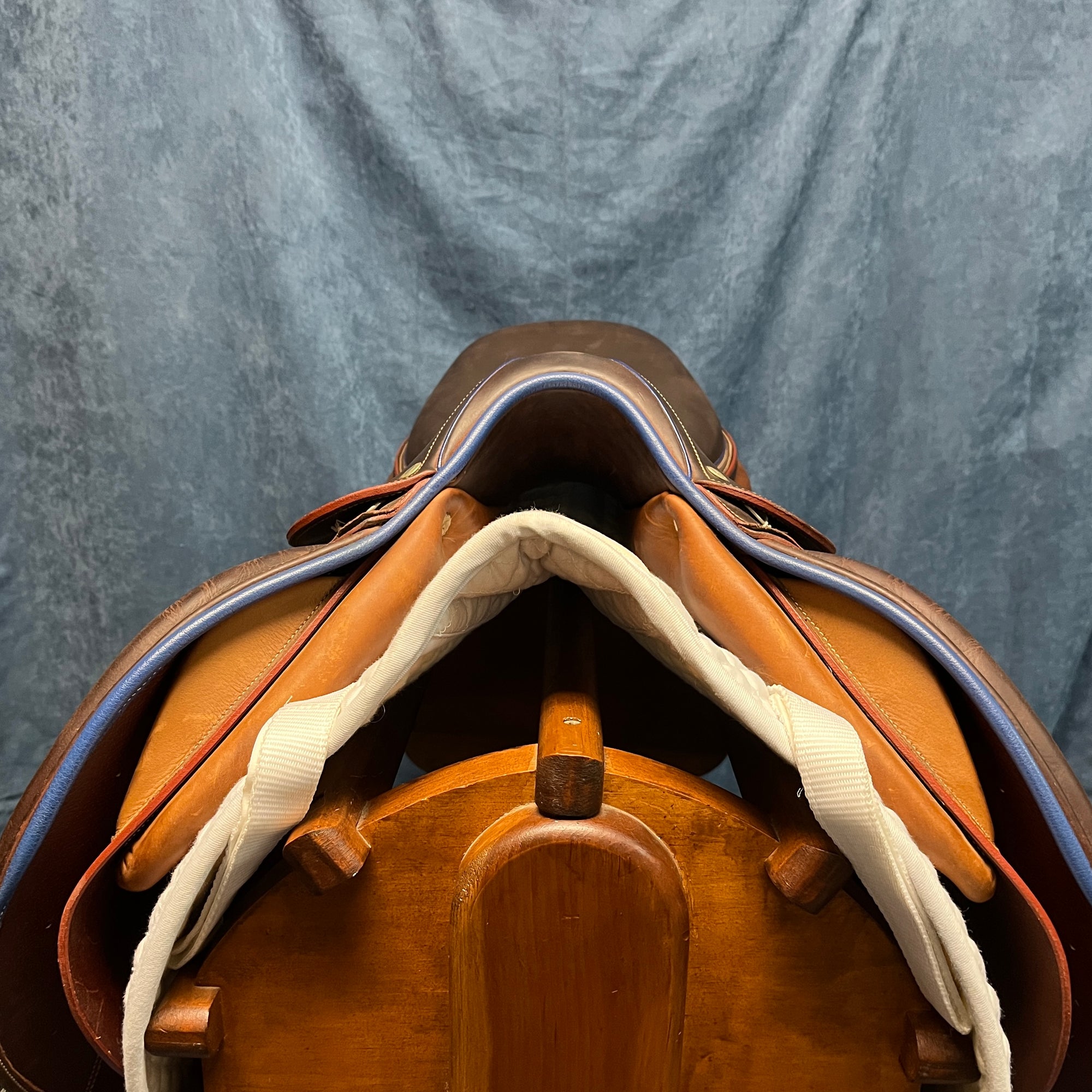 17.5" Devoucoux Socoa Close Contact Saddle (#798)