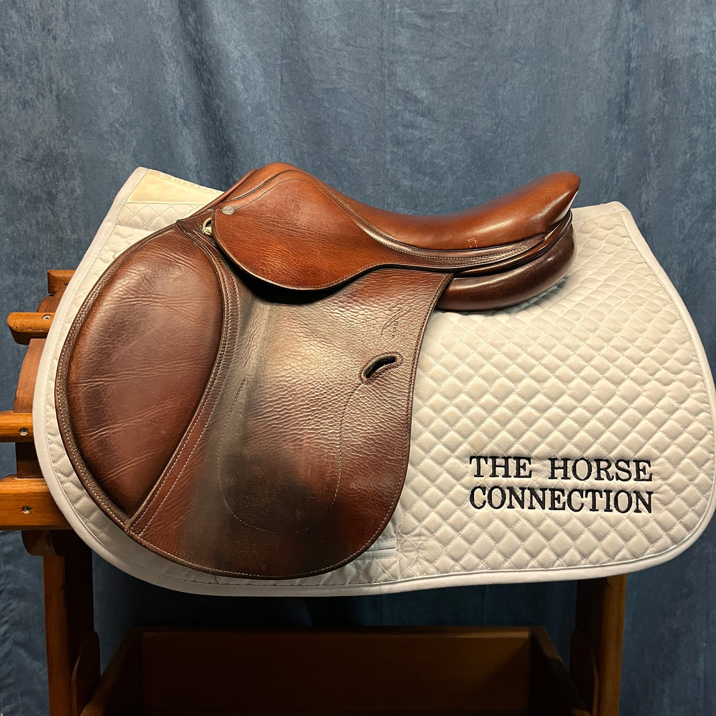 16" Antares Close Contact Saddle (#802)