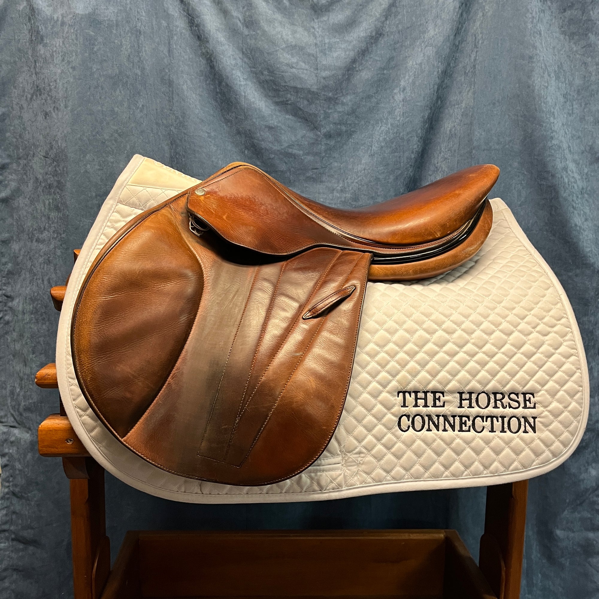 17.5" Butet Close Contact Saddle (#810)