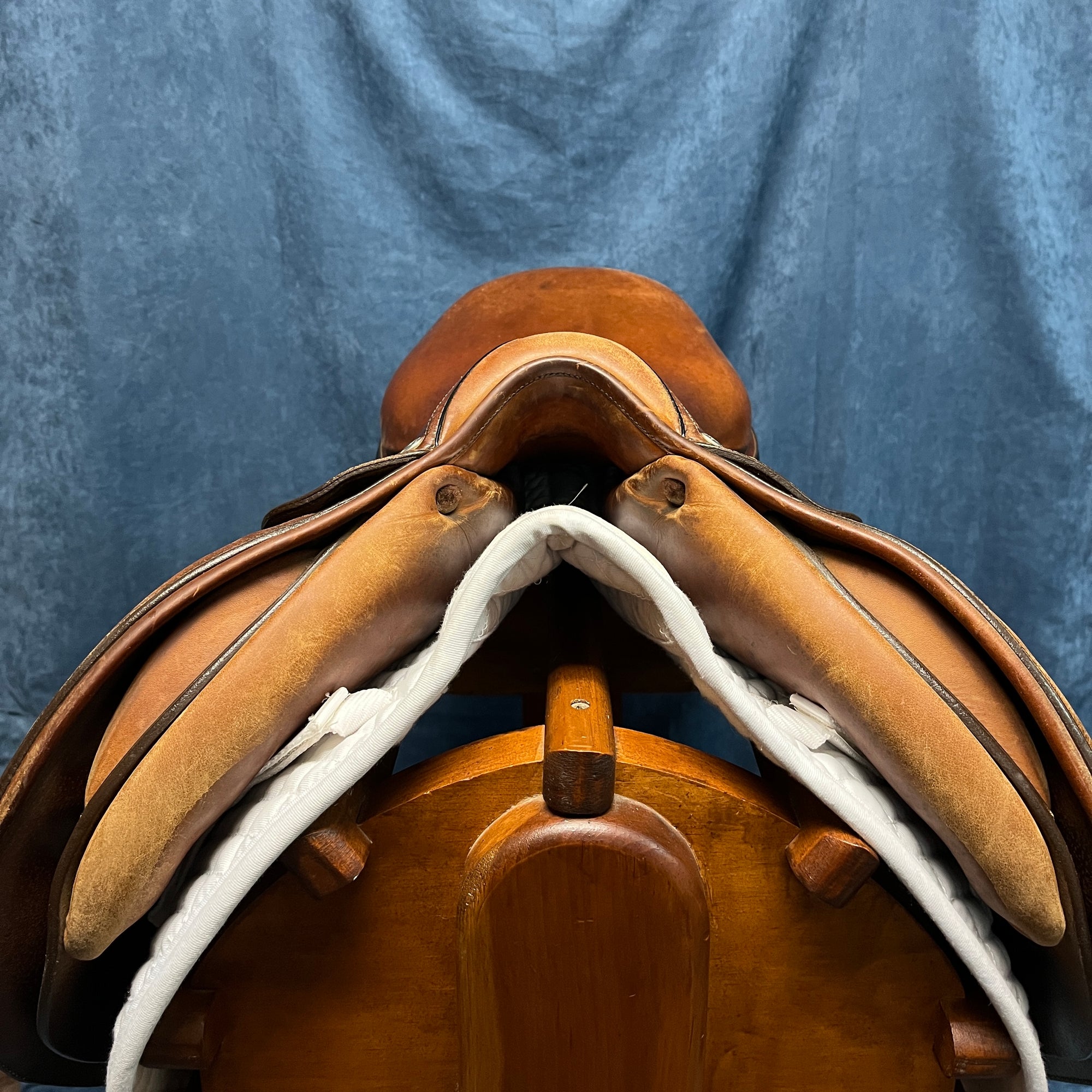 17.5" Butet Close Contact Saddle (#810)