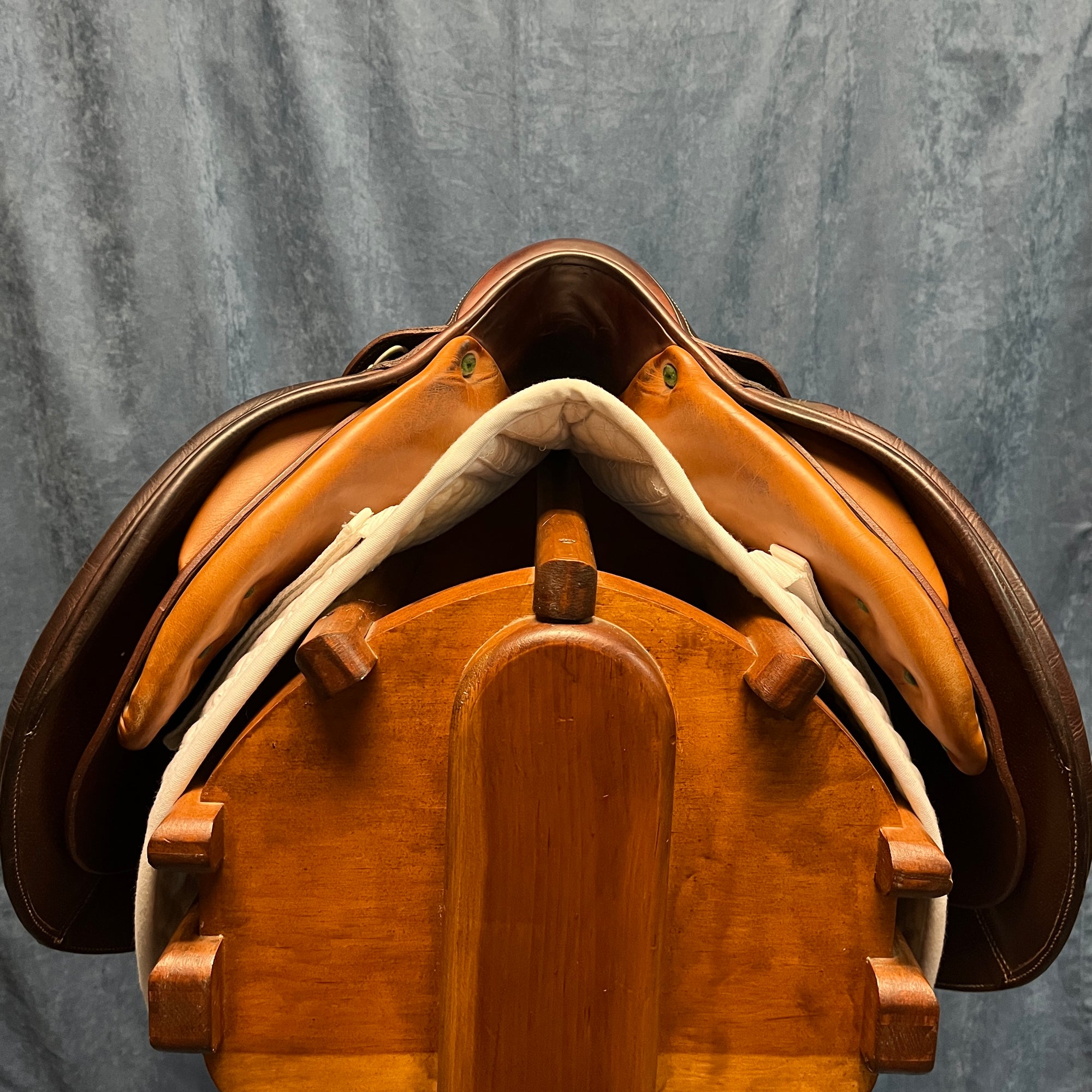 17.5" Devoucoux Socoa Close Contact Saddle (#813)