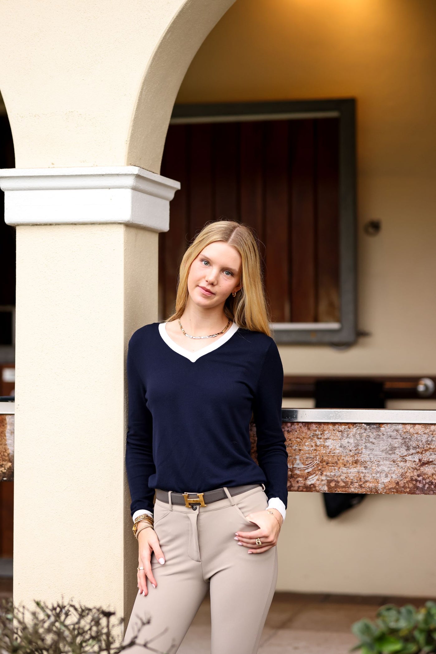 TKEQ ESSENTIAL Contrast V Neck Sweater