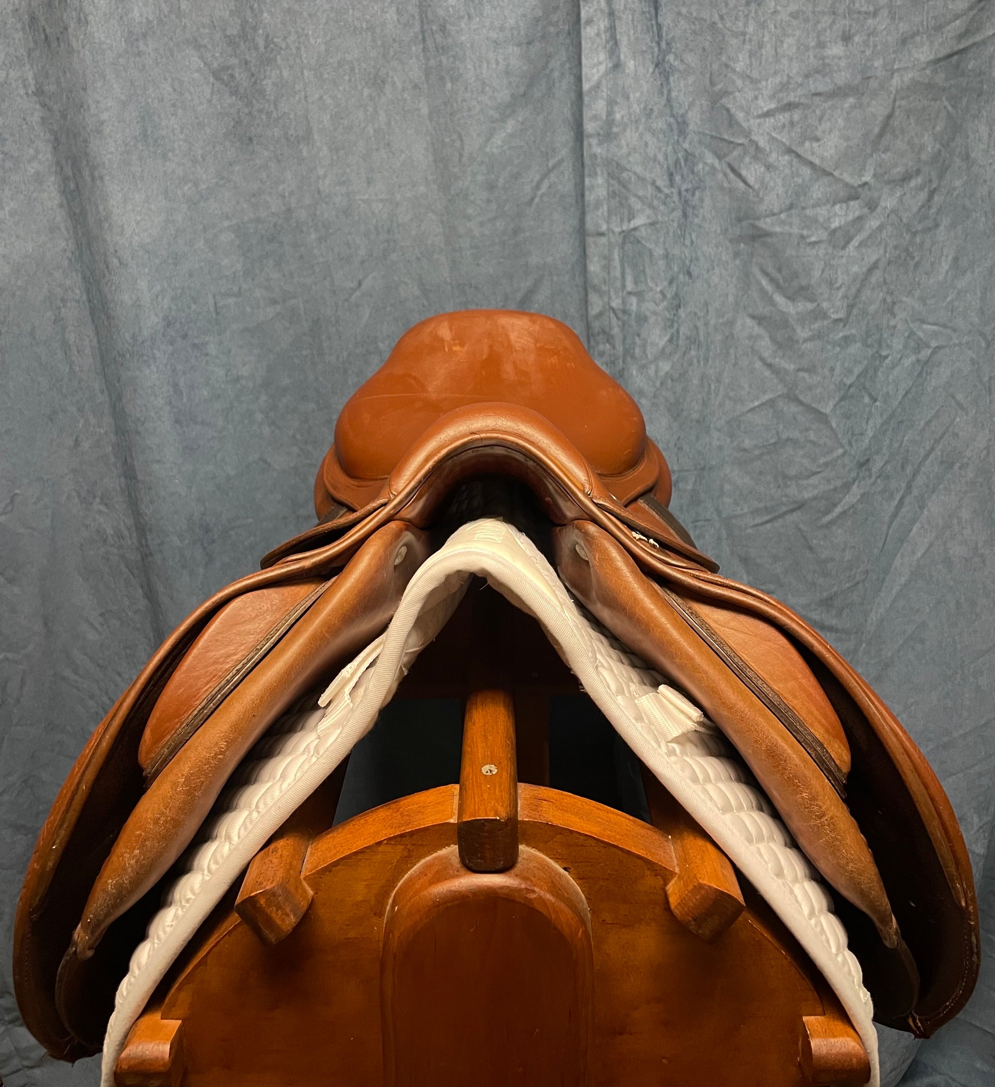 CWD SE01 Close Contact Saddle 17" 2L Flap (#685)