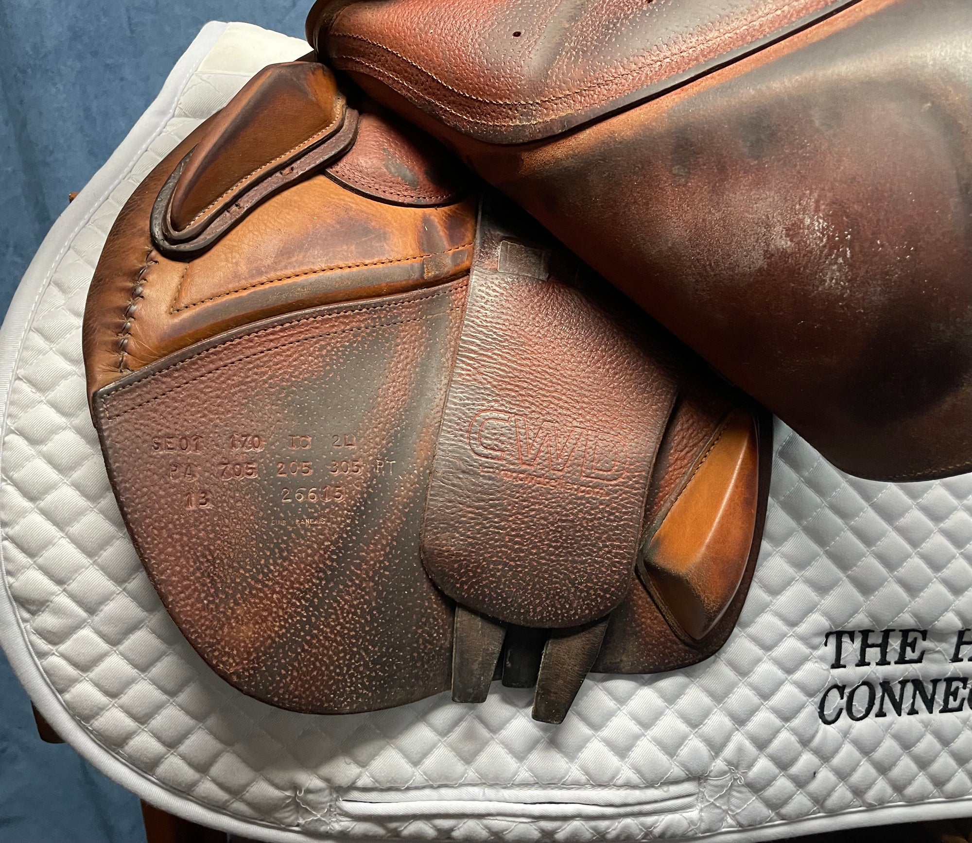 CWD SE01 Close Contact Saddle 17" 2L Flap (#685)