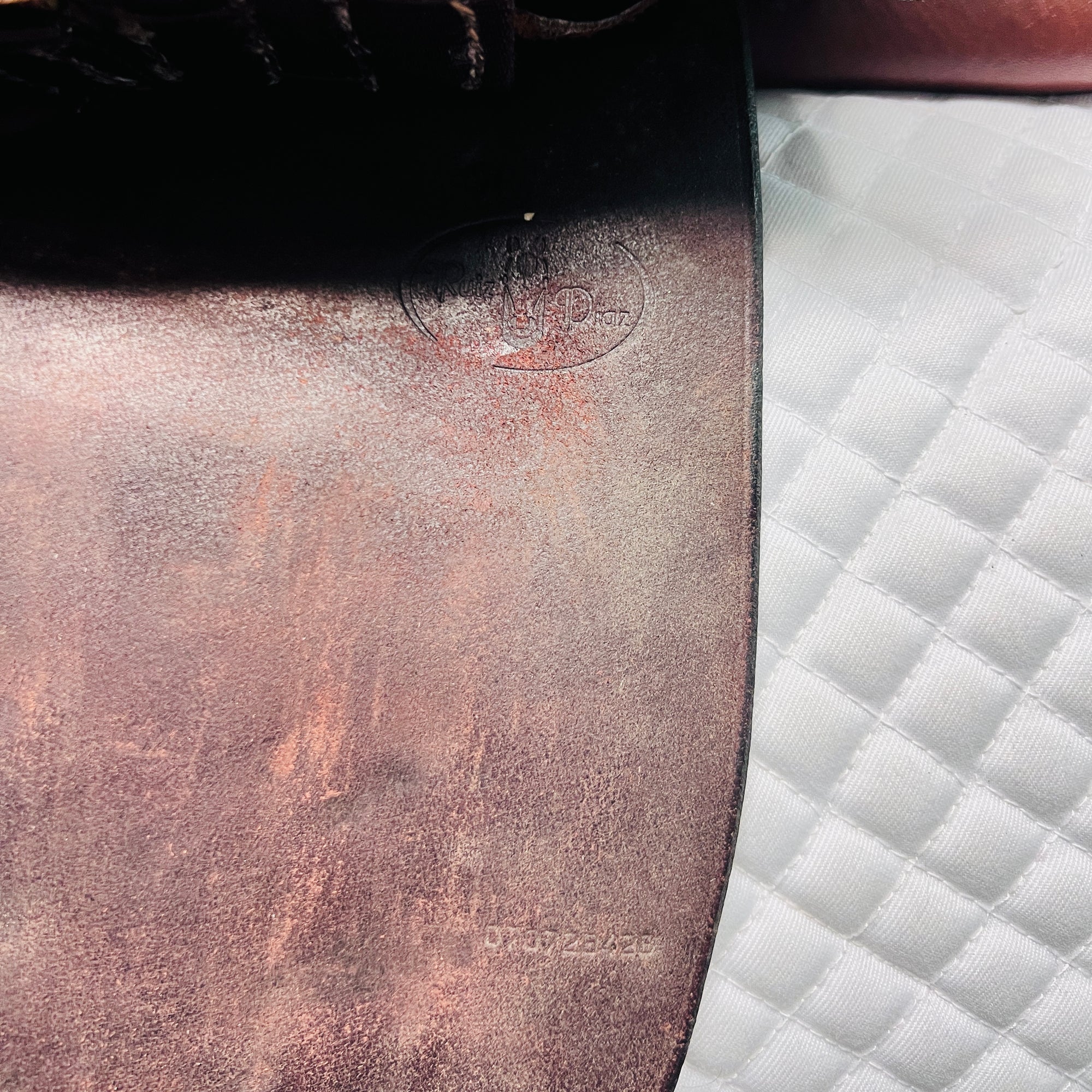 14" Ovation Close Contact Saddle (#736)