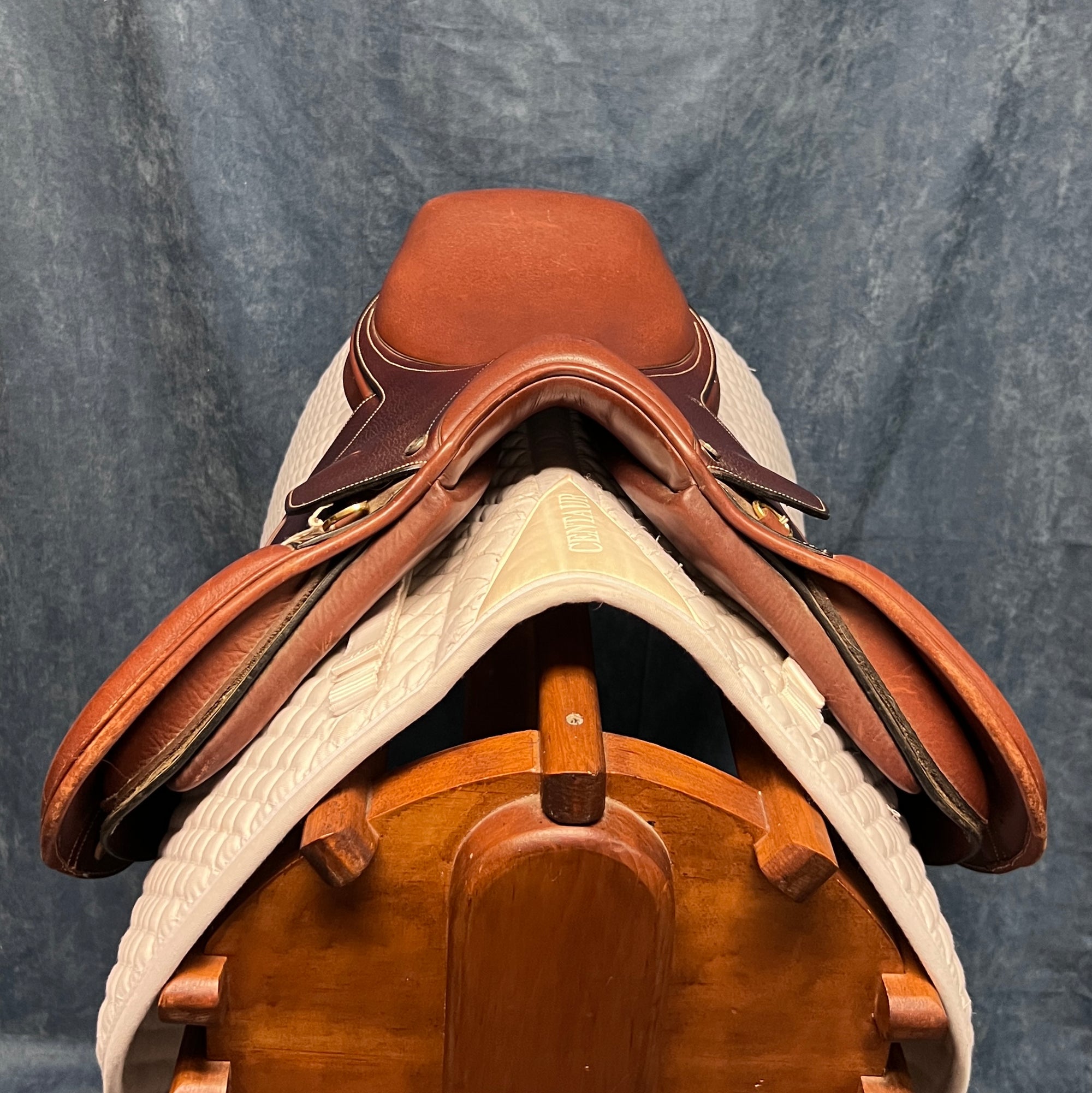14" Ovation Close Contact Saddle (#736)