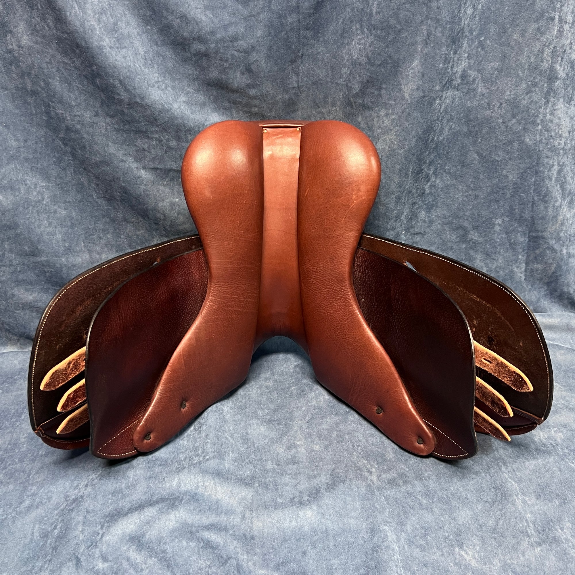 14" Ovation Close Contact Saddle (#736)
